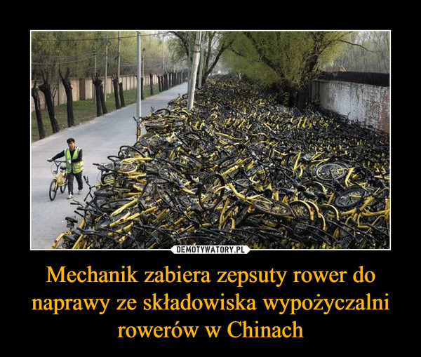 Mechanik zabiera zepsuty rower do naprawy ze składowiska wypożyczalni rowerów w Chinach