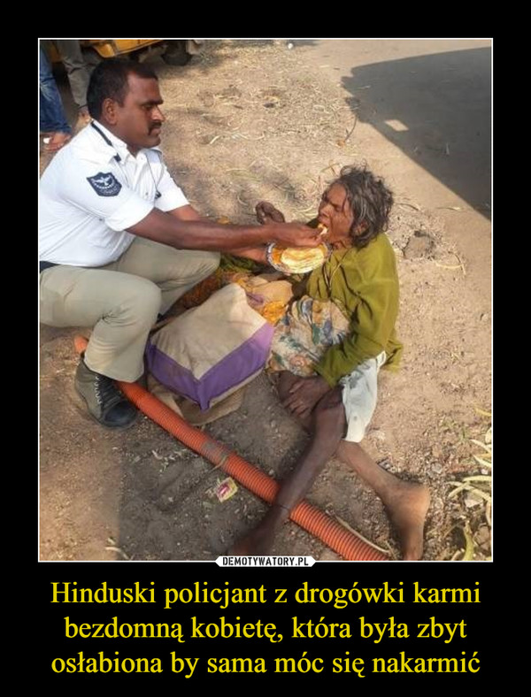 Hinduski policjant z drogówki karmi bezdomną kobietę, która była zbyt osłabiona by sama móc się nakarmić –  