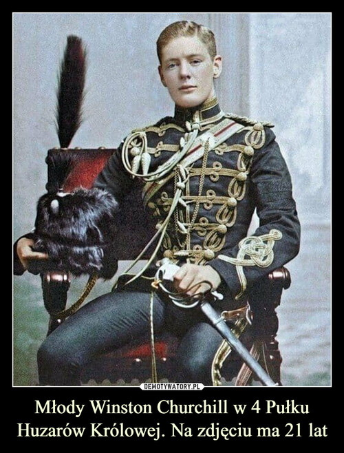 Młody Winston Churchill w 4 Pułku Huzarów Królowej. Na zdjęciu ma 21 lat