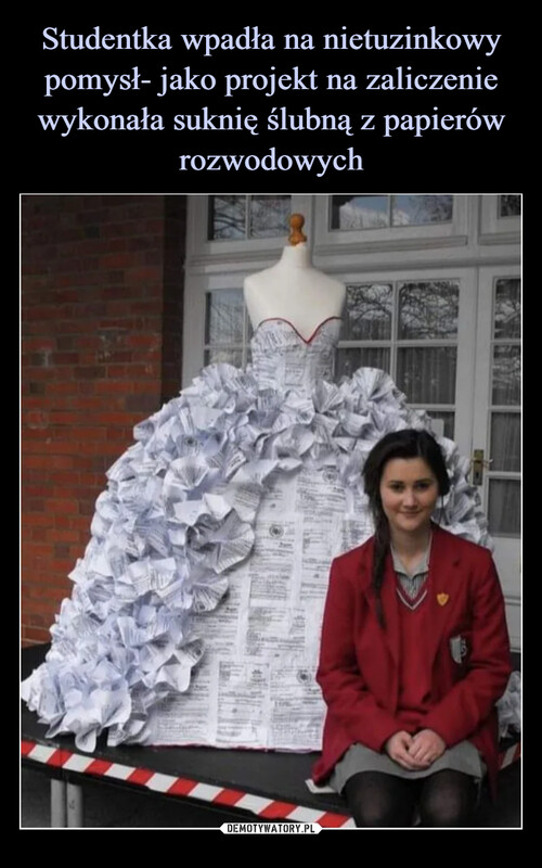 Studentka wpadła na nietuzinkowy pomysł- jako projekt na zaliczenie wykonała suknię ślubną z papierów rozwodowych
