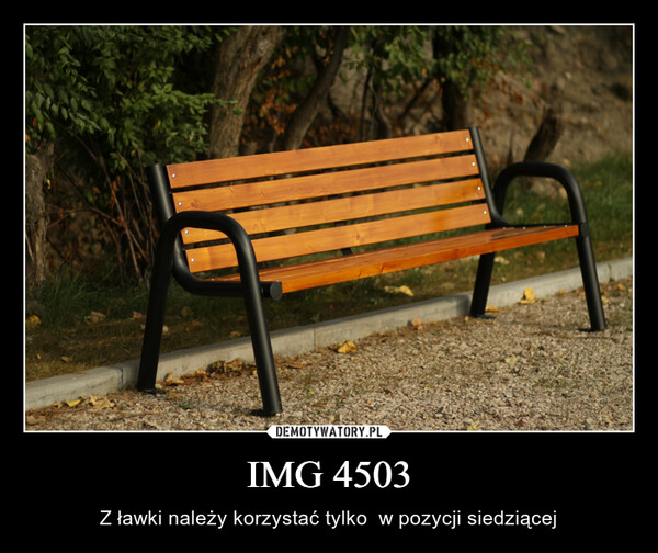 IMG 4503 – Z ławki należy korzystać tylko  w pozycji siedziącej 