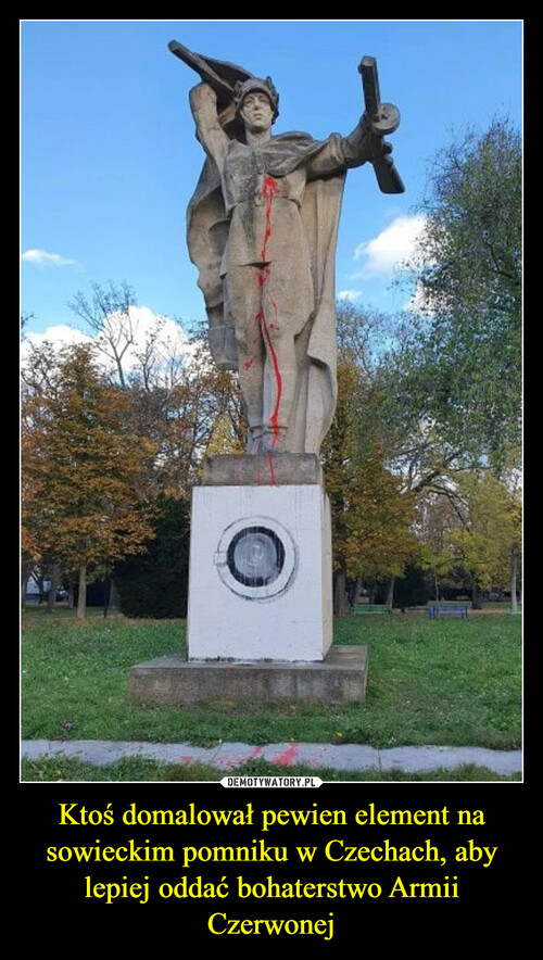 Ktoś domalował pewien element na sowieckim pomniku w Czechach, aby lepiej oddać bohaterstwo Armii Czerwonej