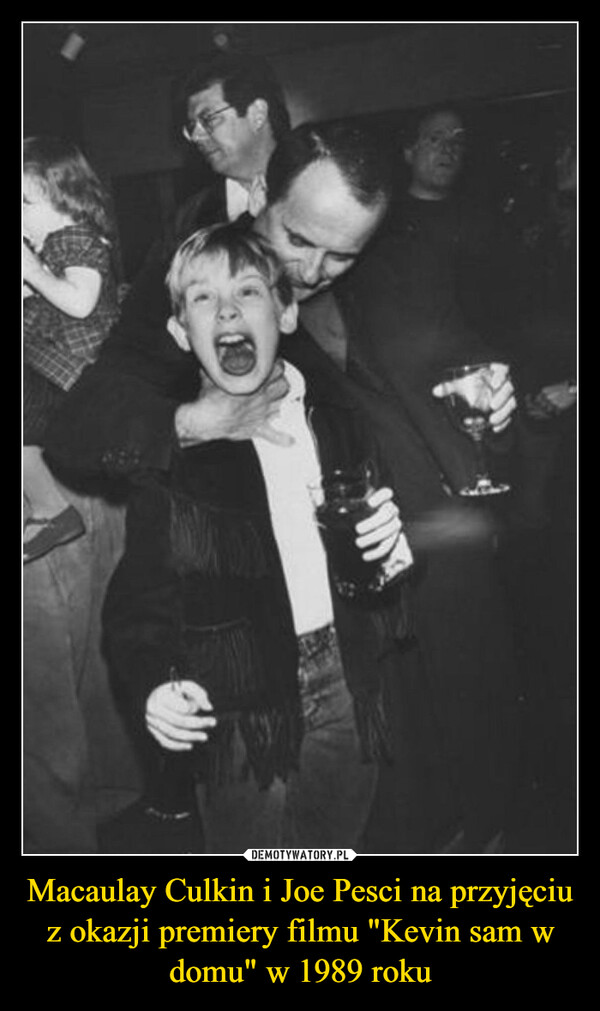 Macaulay Culkin i Joe Pesci na przyjęciu z okazji premiery filmu "Kevin sam w domu" w 1989 roku –  