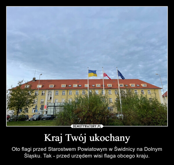 Kraj Twój ukochany – Oto flagi przed Starostwem Powiatowym w Świdnicy na Dolnym Śląsku. Tak - przed urzędem wisi flaga obcego kraju. IIFOO