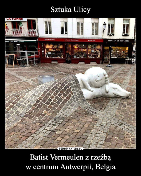 Sztuka Ulicy Batist Vermeulen z rzeźbą
w centrum Antwerpii, Belgia